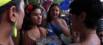 Les paillettes biodégradables, la nouvelle tendance du carnaval brésilien
