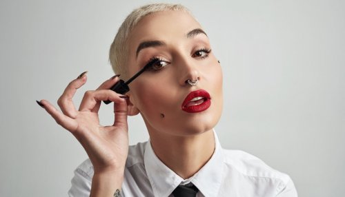 Mascara cocktailing : la nouvelle tendance make-up qui cartonne sur TikTok