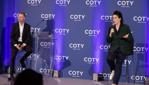 Coty relève ses prévisions de croissance et détaille sa stratégie mondiale