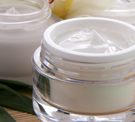 German glass industry compares the environmental impact of glass and plastic cosmetic jars